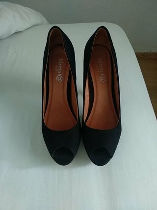Zapato Formula Joven tacón negro n37 de segunda mano por 8 EUR en Conil de  la Frontera en WALLAPOP