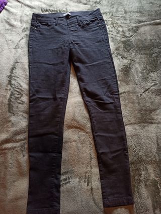 Jeggins Stradivarius de segunda mano por 4 EUR en Fuenlabrada en WALLAPOP