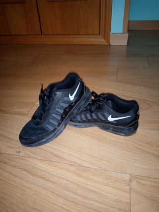 ZAPATILLAS NIKE TALLA 34 de segunda mano por 20 EUR en Brunete en WALLAPOP