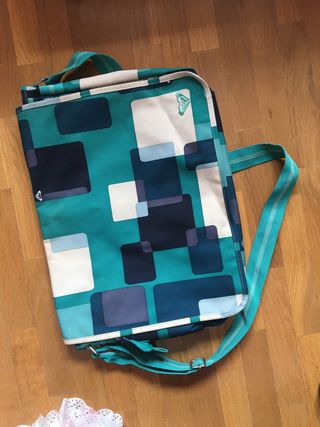Mochila bandolera de colegio Marca Roxy de segunda mano por 13 EUR en  Pozuelo de Alarcón en WALLAPOP