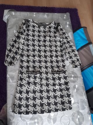 Vestido blanco y negro de sfera de segunda mano por 14 EUR en  Vitoria-Gasteiz en WALLAPOP