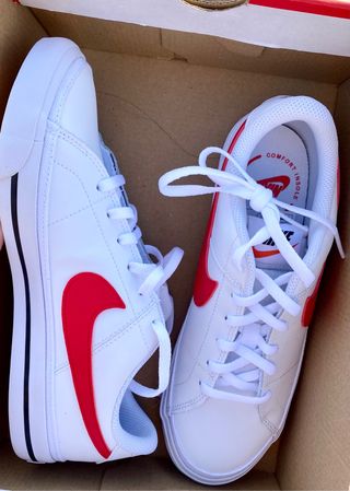 Preciosas nike clasicas blancas con pipeta roja de segunda mano por 57 EUR  en Palma de Mallorca en WALLAPOP