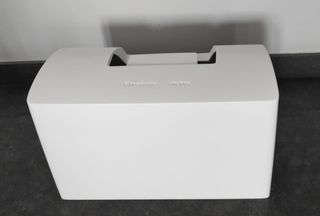 Husqvarna Tapa Maleta Rigida para Máquina de Coser de segunda mano por 18  EUR en Madrid en WALLAPOP