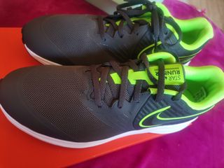 Zapatos Nike talla 40 nuevos a estrenar con caja de segunda mano por 36 EUR  en Palomares en WALLAPOP