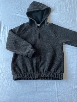 Sudadera negra con brillos 7 años Zara de segunda mano por 6 EUR en  Ontígola en WALLAPOP