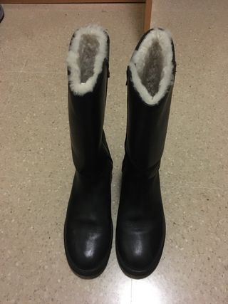 GANGA** UGG botas piel invierno EU:41 - MUJER de segunda mano por 89 EUR en  Barcelona en WALLAPOP
