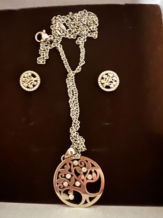 Colgante y pendientes