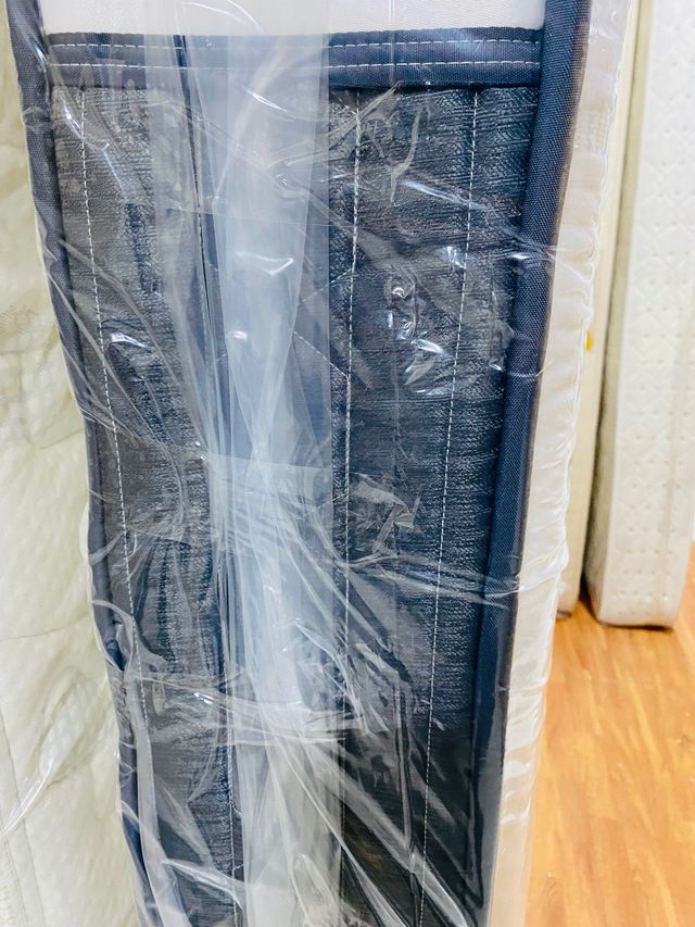 **Colchon 135 de ancho exposición en Buen estado**