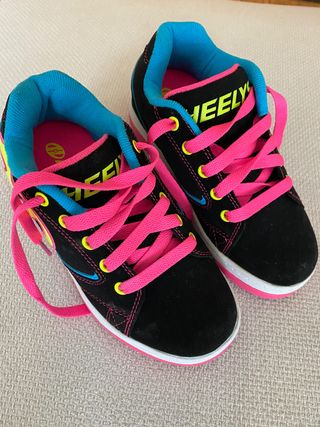 Zapatillas con ruedas Heelys ( talla 33) de segunda mano por 37 EUR en  Madrid en WALLAPOP