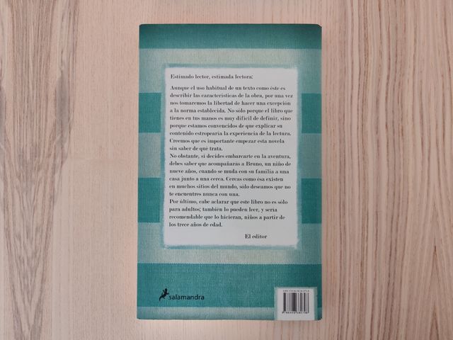 El niño con el pijama de rayas