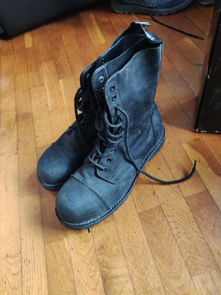 Botas militares Sendra de segunda mano por 35 EUR en Zaragoza en WALLAPOP