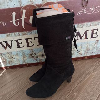 Botas negras Mustang de segunda mano por 24 EUR en Valencia en WALLAPOP