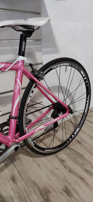 Bicicleta de carretera XS mujer o niña de segunda mano por 650 EUR en  Alicante en WALLAPOP