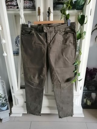 Pantalón Mujer Massimo Dutti de segunda mano por 14 EUR en Cádiz en WALLAPOP