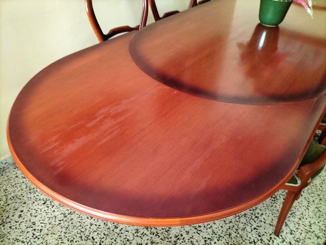 Mesa y sillas de comedor