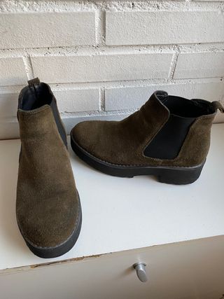 Botines verde caqui de segunda mano por 5 EUR en Madrid en WALLAPOP