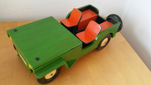 Coche de madera, año 1950