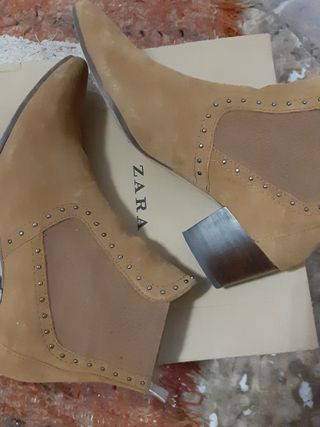 Zara botines tacón campero serraje de segunda mano por 30 EUR en Murcia en  WALLAPOP