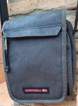 QUIKSILVER bolso hombre de segunda mano por 19 EUR en Mairena del Aljarafe  en WALLAPOP