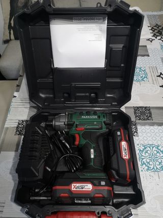 Atornillador de impacto Parkside de batería de 20v de segunda mano por 90  EUR en Alhendín en WALLAPOP