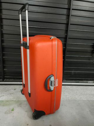 Maleta Samsonite grande naranja de segunda mano por 30 EUR en Santiago de  Compostela en WALLAPOP