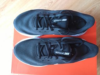 Bambas\\/Zapatillas Nike Revolution 5 (4E)Ext.Anchas de segunda mano por 48  EUR en Barcelona en WALLAPOP