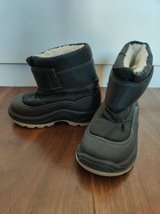 Botas nieve talla 22-23 de segunda mano por 9 EUR en Arroyomolinos en  WALLAPOP