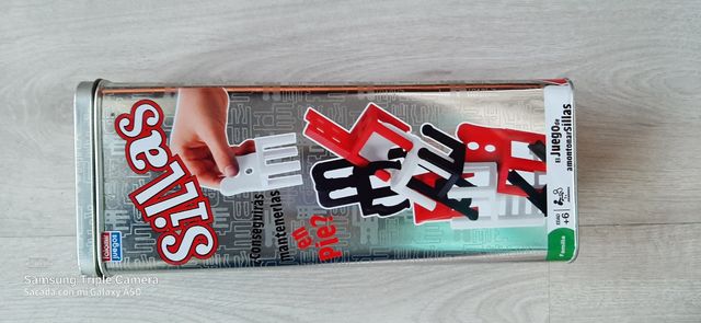 Juego de mesa Amontonar Sillas.