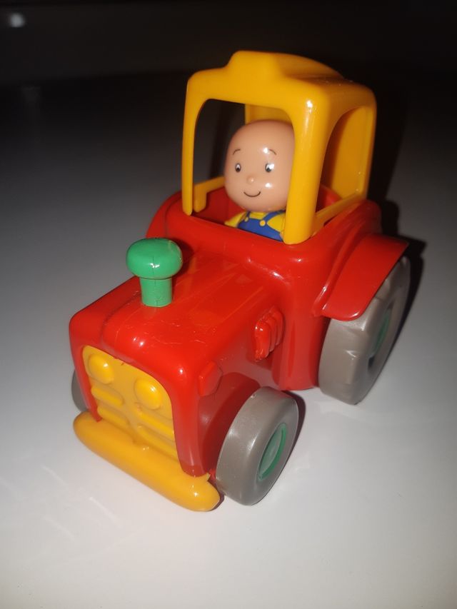 Caillou con tractor