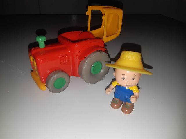 Caillou con tractor