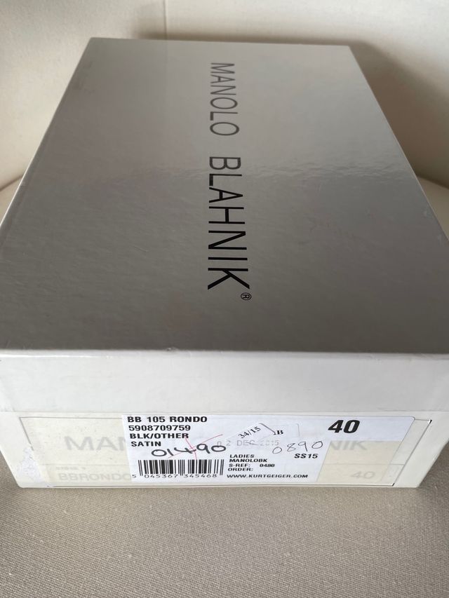 Zapatos Manolo Blahnik como NUEVOS