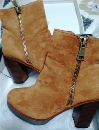 Botin camel marypaz de segunda mano por 8 EUR en Badia del Vallès en  WALLAPOP