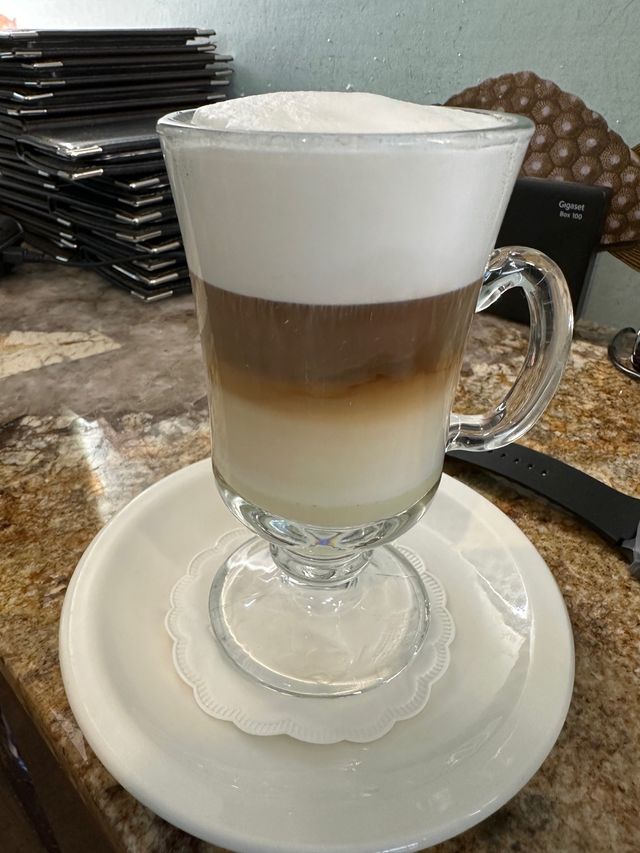 CAFETERA NESPRESSO GRANDE.