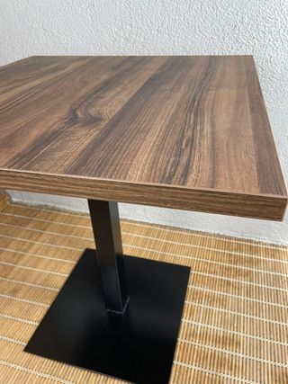 Mesa nogal base gruesa acero
