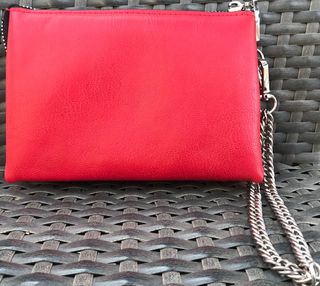 Bolso Clutch Tachuelas Rojo de ZARA de segunda mano por 35 EUR en  Fuenlabrada en WALLAPOP