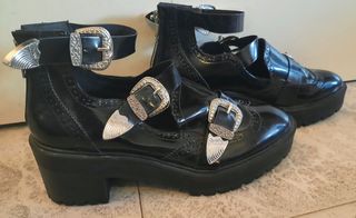 Botines hebilla de Pull\u0026amp;Bear. de segunda mano por 12 EUR en Salamanca  en WALLAPOP