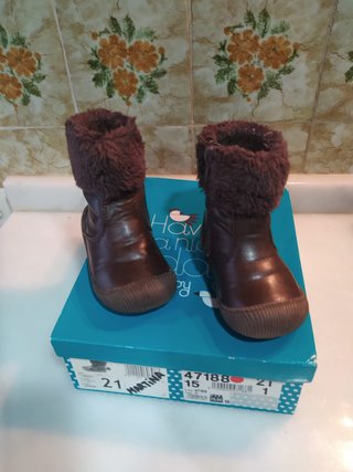 Botas bebe talla 21 de segunda mano por 8 EUR en Valencia en WALLAPOP