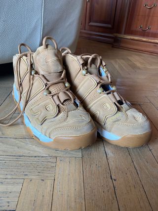 Nike uptempo marrones de segunda mano por 40 EUR en Valdemoro en WALLAPOP
