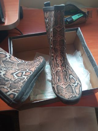 Botas de agua a media caña de segunda mano por 5 EUR en Plasencia en  WALLAPOP