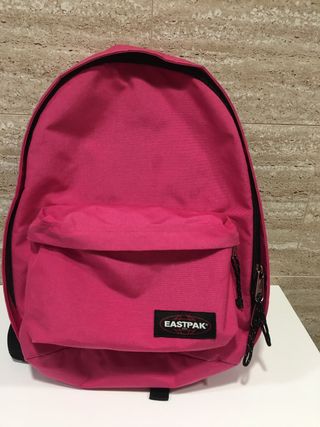 Mochila eastpak de segunda mano por 15 EUR en Cardedeu en WALLAPOP