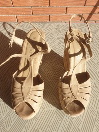 Sandalias cuña esparto talla 39 mary paz de segunda mano por 4 EUR en  Palau-Solita I Plegamans en WALLAPOP