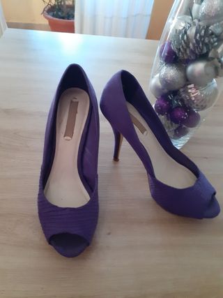 Zapatos tacón morados suede Zara 37 de segunda mano por 18 EUR en Osedo en  WALLAPOP