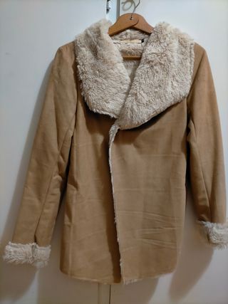 Oferta: 2 chaquetones a un precio inmejorable de segunda mano por 25 EUR en  Madrid en WALLAPOP