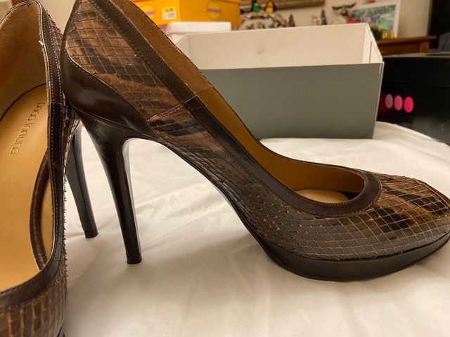 Tacones de piel marrones