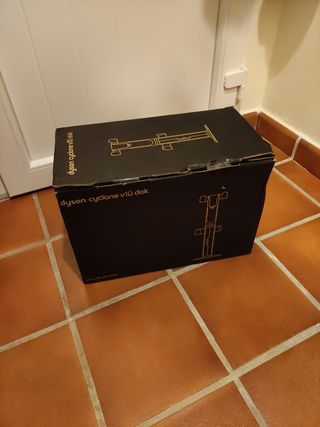 Base de carga de pie para Dyson Cyclone V10 de segunda mano por 110 EUR en  Isla Cristina en WALLAPOP