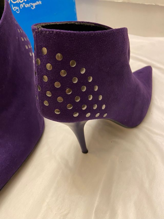 Botines de ante morados