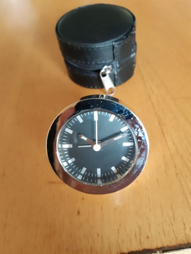 Relógio despertador de viagem