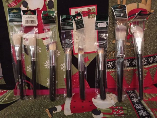 pinceles maquillaje y mascarilla