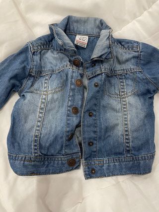 Chaqueta vaquera bebé talla 6\\/9 meses de segunda mano por 10 EUR en Don  Benito en WALLAPOP