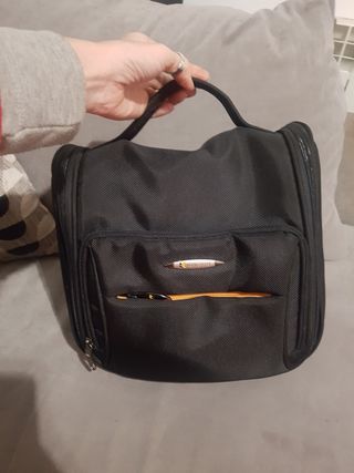 Neceser de viaje Roncato de segunda mano por 15 EUR en Barcelona en WALLAPOP
